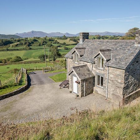 Cefn Bach Villa Capel Garmon ภายนอก รูปภาพ
