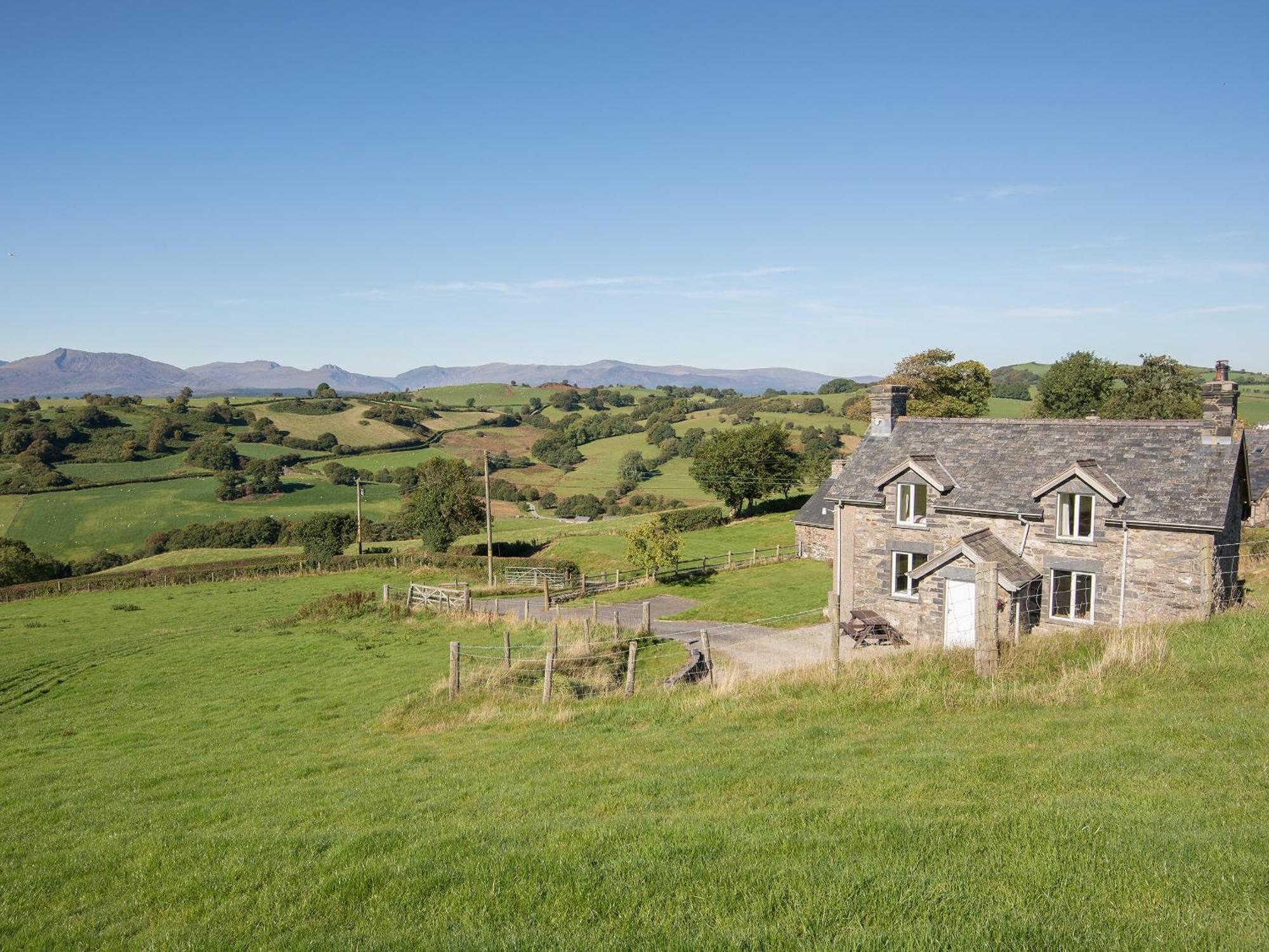 Cefn Bach Villa Capel Garmon ภายนอก รูปภาพ