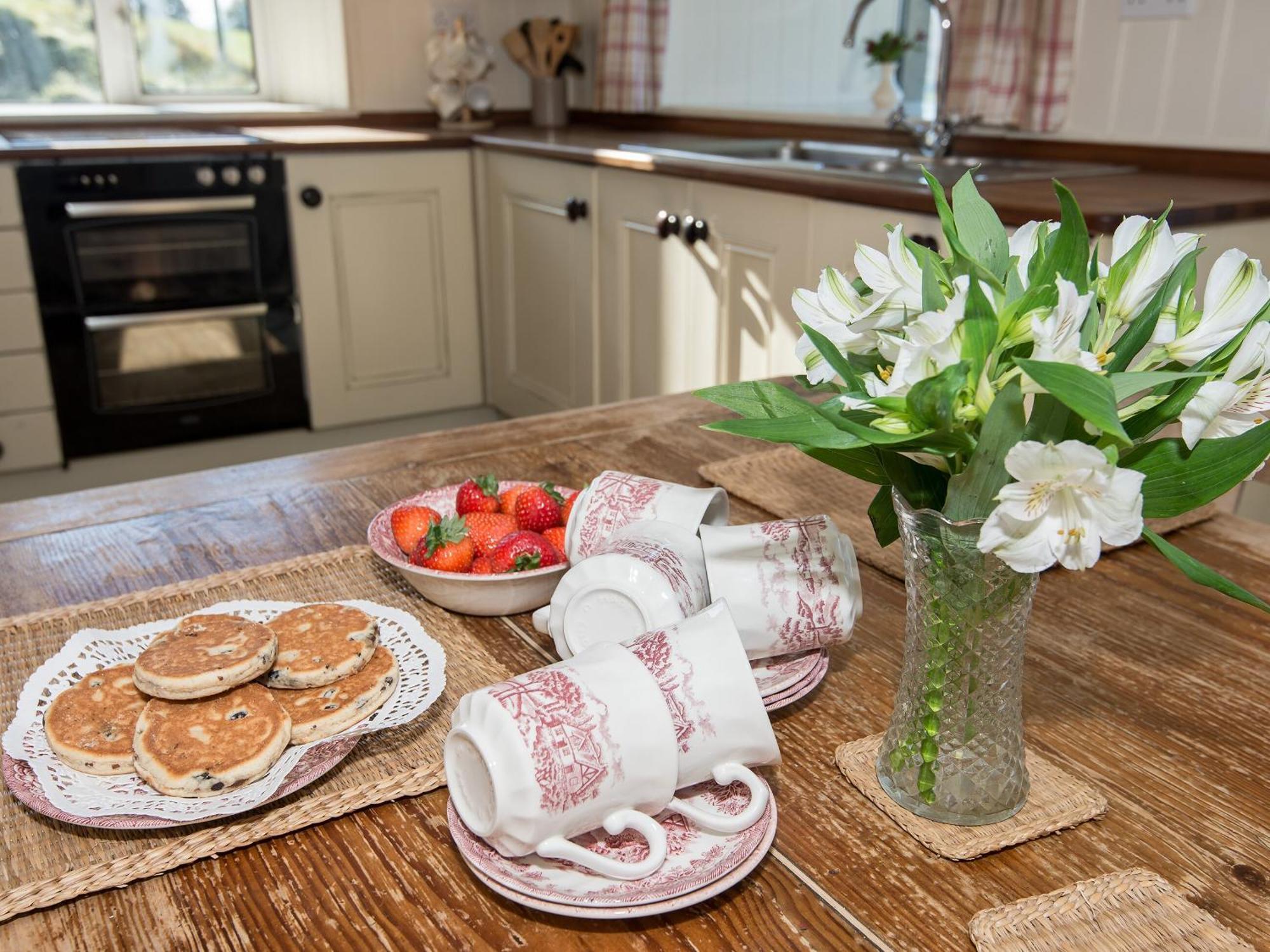 Cefn Bach Villa Capel Garmon ภายนอก รูปภาพ