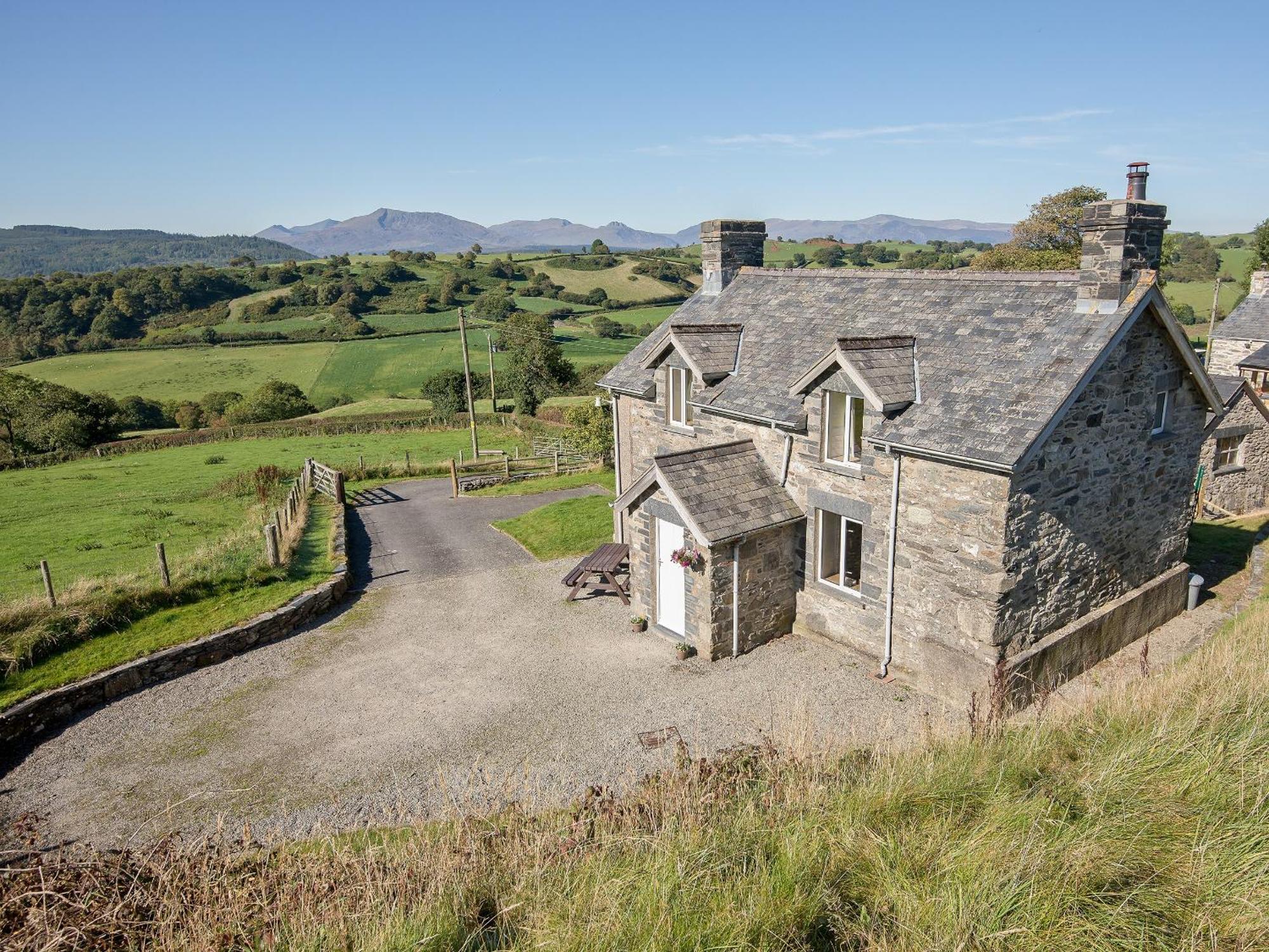 Cefn Bach Villa Capel Garmon ภายนอก รูปภาพ