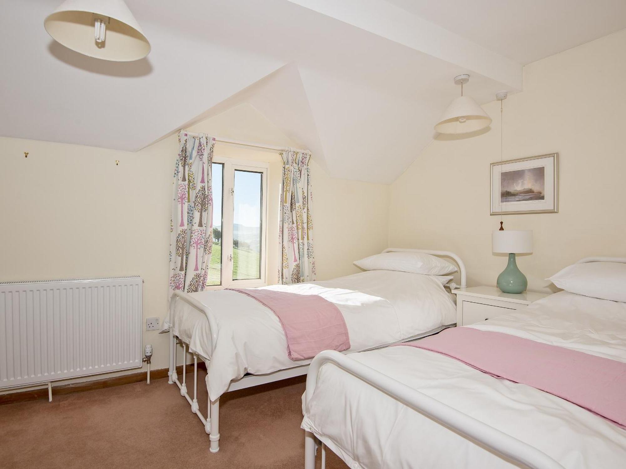 Cefn Bach Villa Capel Garmon ภายนอก รูปภาพ